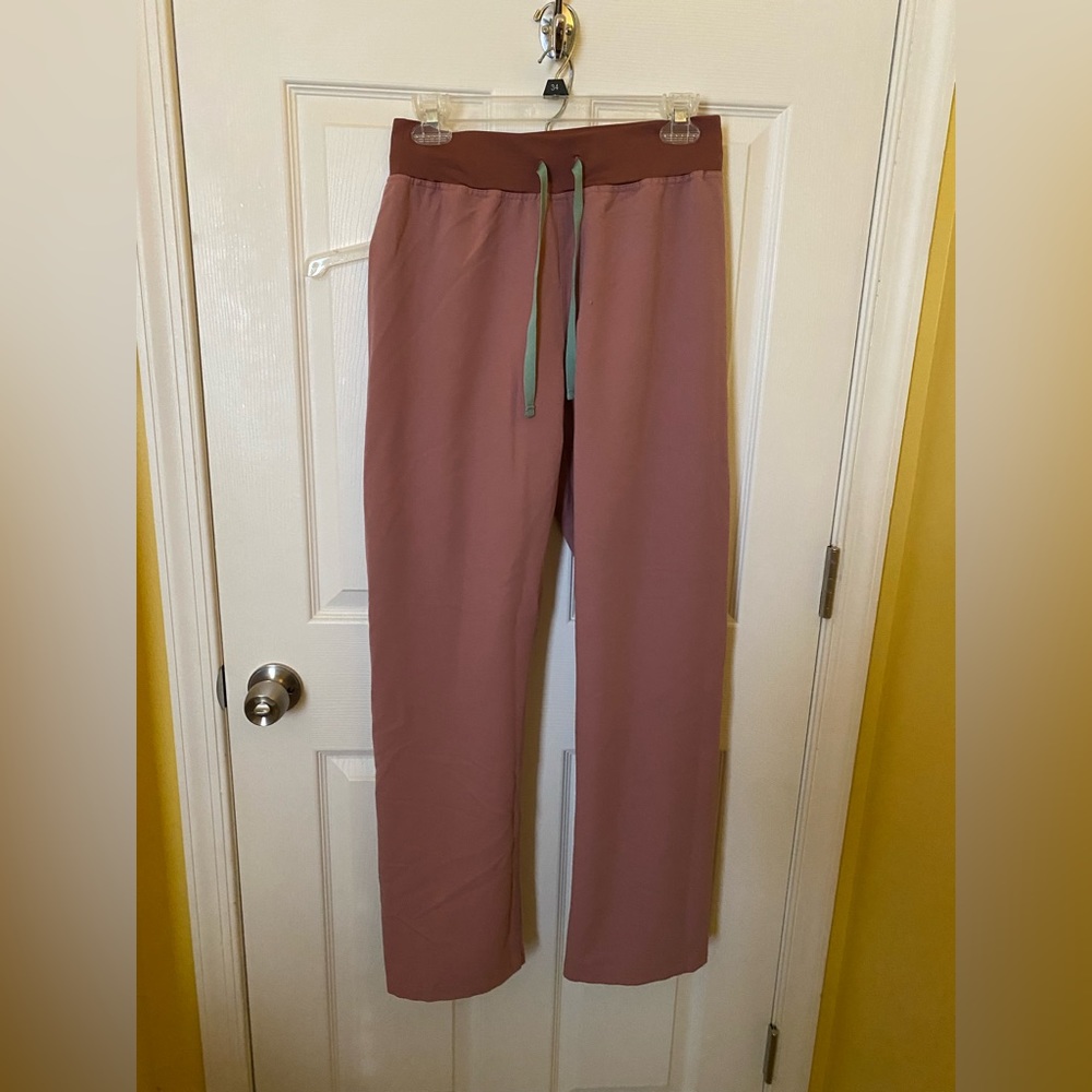 Womens Figs scrubs only worn once. In mineral mauve color.